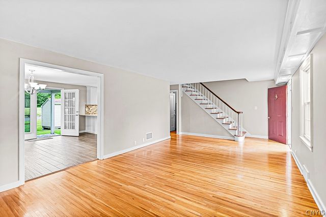 5 Glencrest Blvd, New Hartford, NY 13413