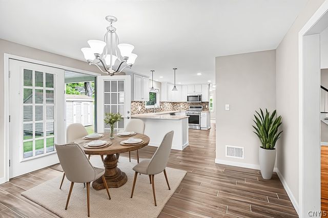 5 Glencrest Blvd, New Hartford, NY 13413