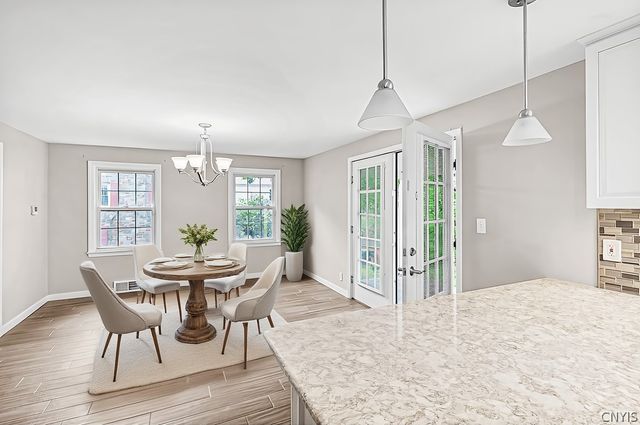 5 Glencrest Blvd, New Hartford, NY 13413