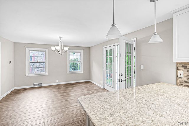 5 Glencrest Blvd, New Hartford, NY 13413