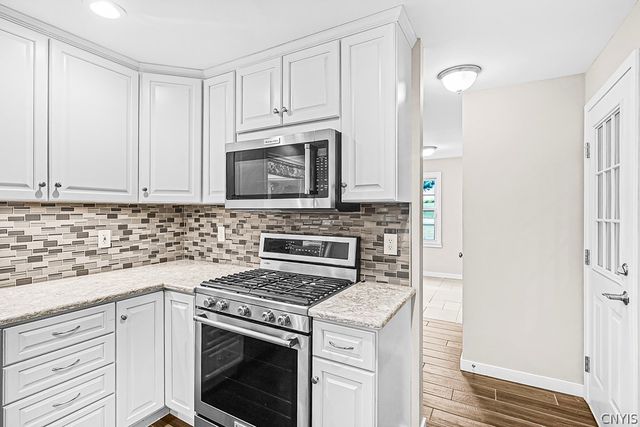 5 Glencrest Blvd, New Hartford, NY 13413