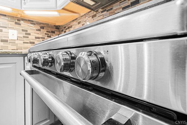 5 Glencrest Blvd, New Hartford, NY 13413