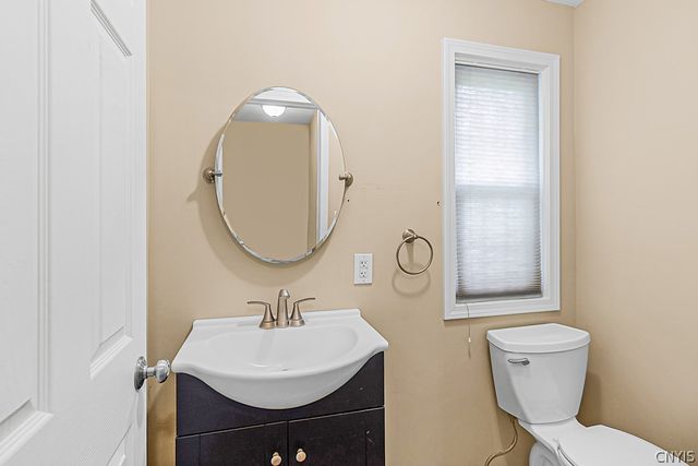 5 Glencrest Blvd, New Hartford, NY 13413