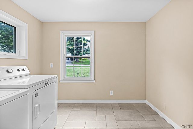 5 Glencrest Blvd, New Hartford, NY 13413