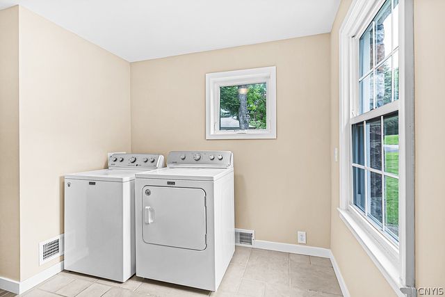 5 Glencrest Blvd, New Hartford, NY 13413