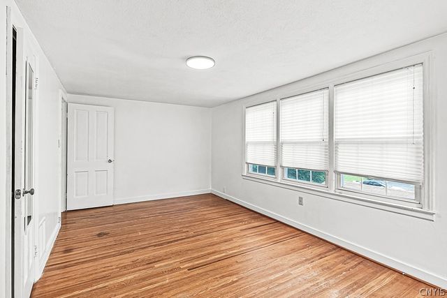 5 Glencrest Blvd, New Hartford, NY 13413