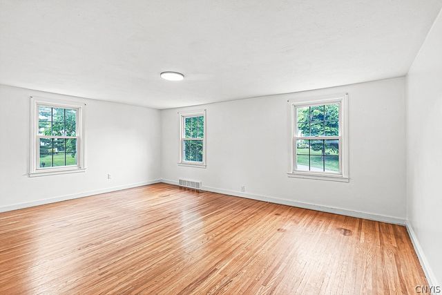 5 Glencrest Blvd, New Hartford, NY 13413