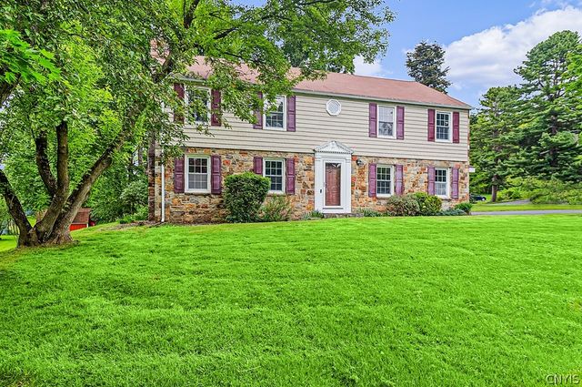 5 Glencrest Blvd, New Hartford, NY 13413