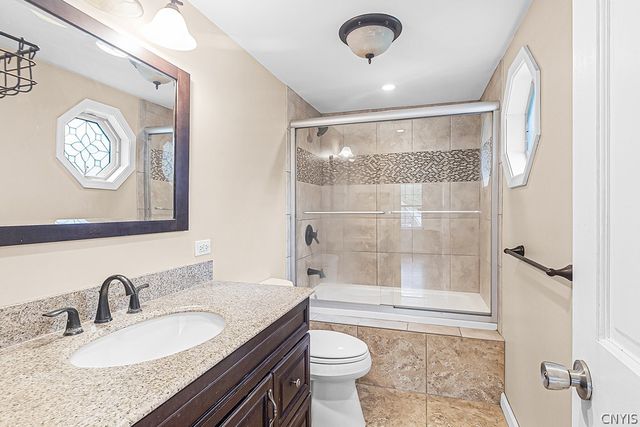 5 Glencrest Blvd, New Hartford, NY 13413