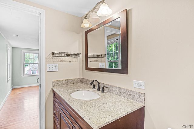 5 Glencrest Blvd, New Hartford, NY 13413