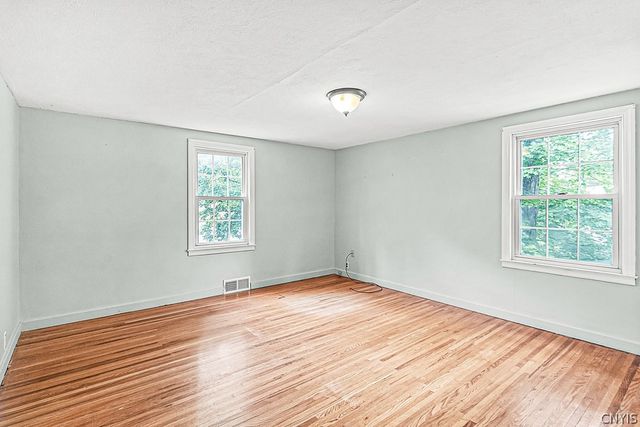 5 Glencrest Blvd, New Hartford, NY 13413