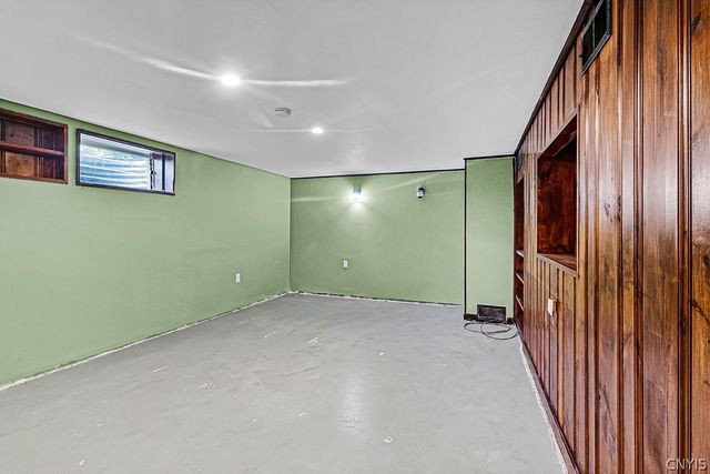 5 Glencrest Blvd, New Hartford, NY 13413