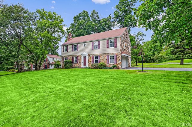 5 Glencrest Blvd, New Hartford, NY 13413