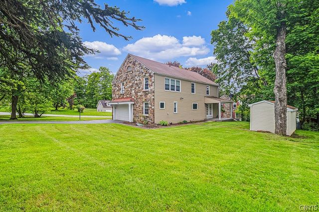 5 Glencrest Blvd, New Hartford, NY 13413