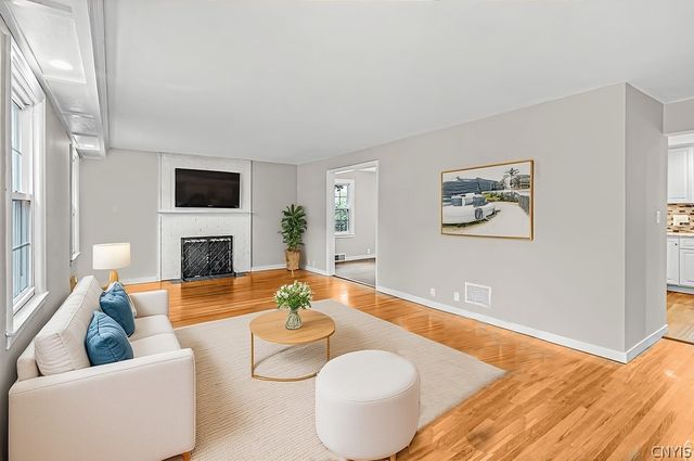 5 Glencrest Blvd, New Hartford, NY 13413