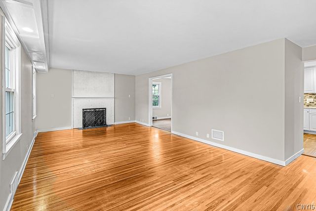 5 Glencrest Blvd, New Hartford, NY 13413