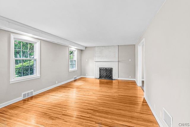 5 Glencrest Blvd, New Hartford, NY 13413