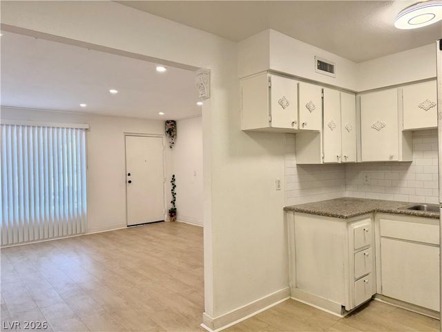 575 South Royal Crest Circle 7, Las Vegas, NV 89169