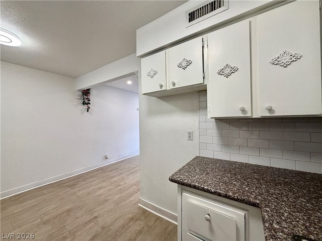 575 South Royal Crest Circle 7, Las Vegas, NV 89169