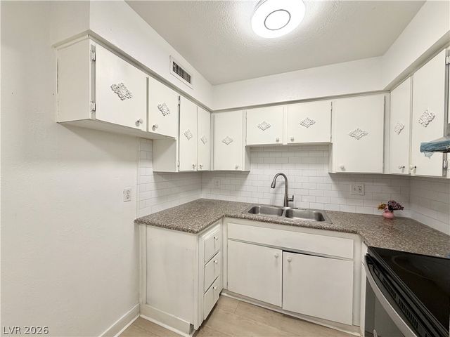 575 South Royal Crest Circle 7, Las Vegas, NV 89169