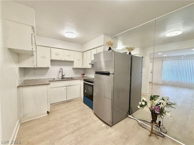 575 South Royal Crest Circle 7, Las Vegas, NV 89169