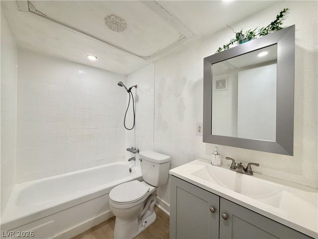 575 South Royal Crest Circle 7, Las Vegas, NV 89169