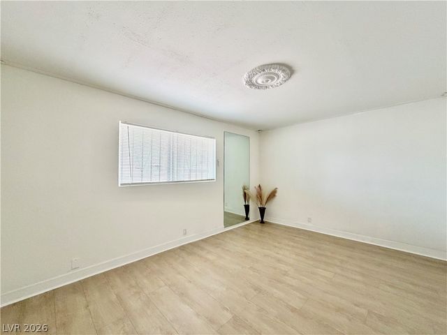 575 South Royal Crest Circle 7, Las Vegas, NV 89169