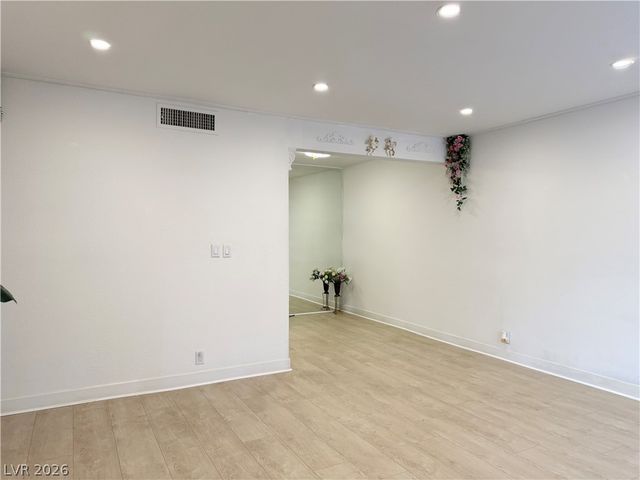 575 South Royal Crest Circle 7, Las Vegas, NV 89169