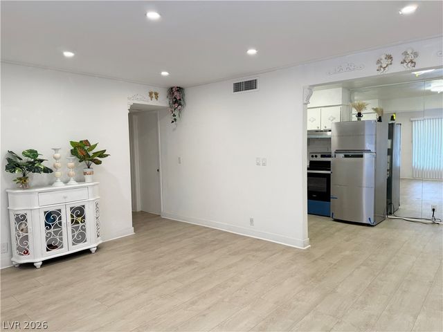 575 South Royal Crest Circle 7, Las Vegas, NV 89169