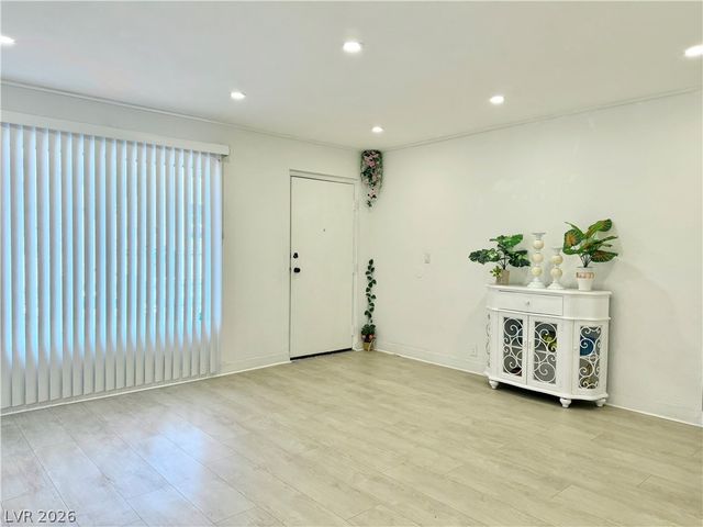 575 South Royal Crest Circle 7, Las Vegas, NV 89169