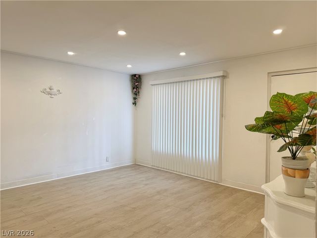 575 South Royal Crest Circle 7, Las Vegas, NV 89169