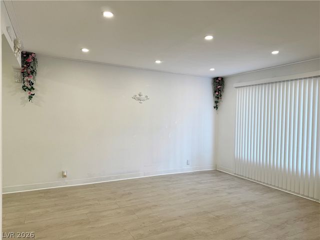 575 South Royal Crest Circle 7, Las Vegas, NV 89169