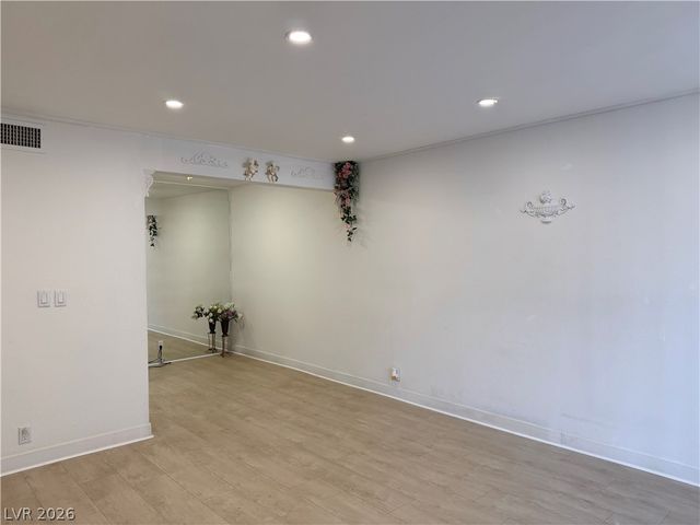 575 South Royal Crest Circle 7, Las Vegas, NV 89169