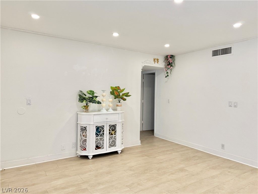 575 South Royal Crest Circle 7, Las Vegas, NV 89169
