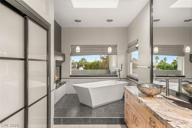 8001 Ryans Reef Lane, Las Vegas, NV 89128