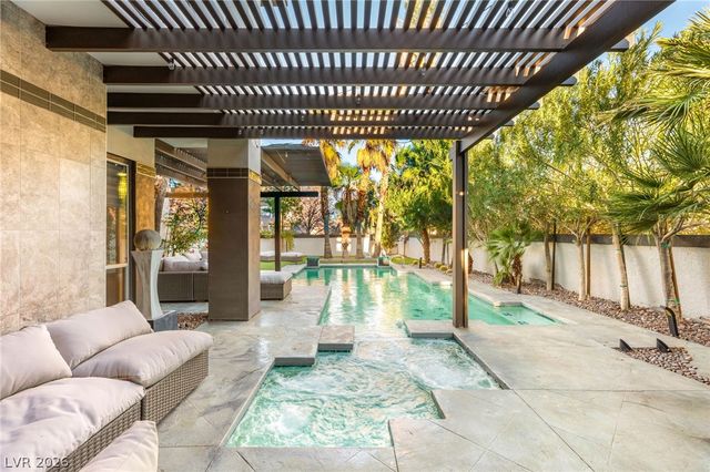 8001 Ryans Reef Lane, Las Vegas, NV 89128