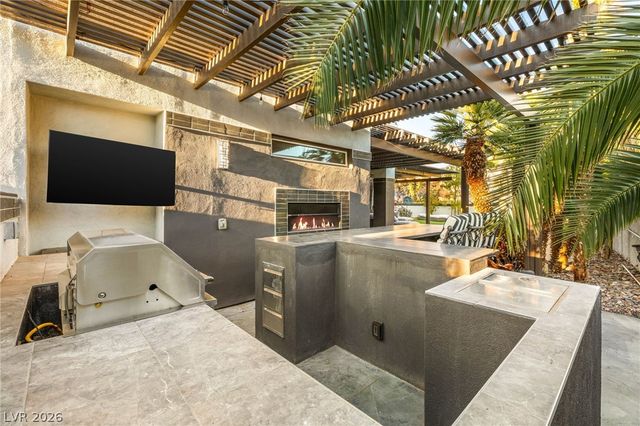 8001 Ryans Reef Lane, Las Vegas, NV 89128