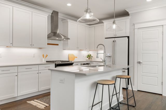 1110A N 6th St, Nashville, TN 37207