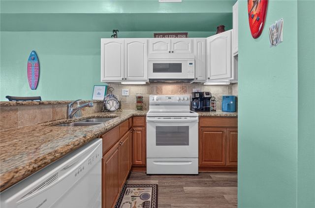 15401 FORTUNA BAY Dr 105, Corpus Christi, TX 78418