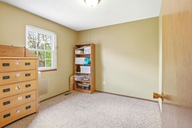 500 Deerfield Cir, Valley Center, KS 67147