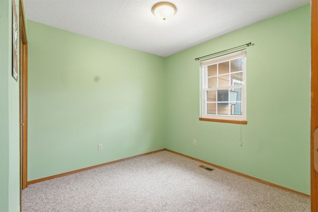 500 Deerfield Cir, Valley Center, KS 67147