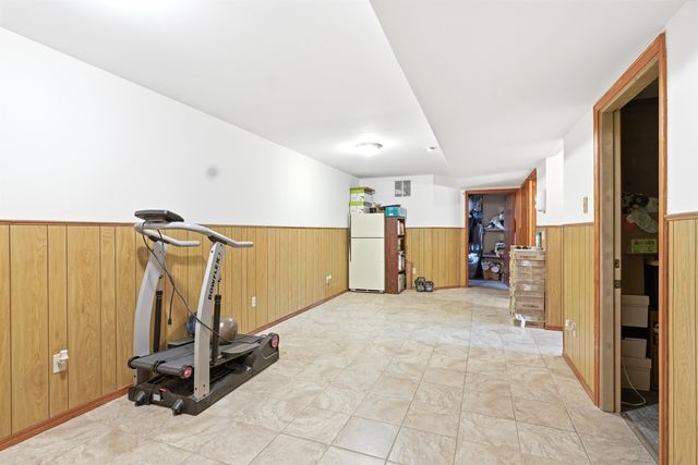 500 Deerfield Cir, Valley Center, KS 67147