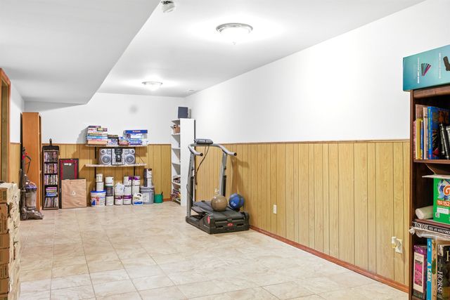 500 Deerfield Cir, Valley Center, KS 67147