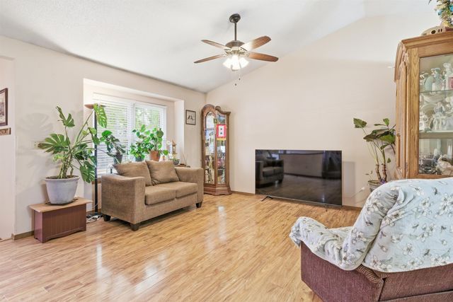 500 Deerfield Cir, Valley Center, KS 67147