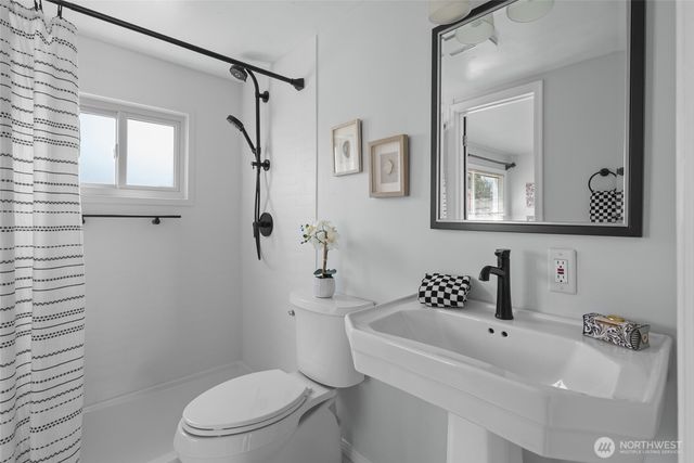 260 SE Glencoe Street, Oak Harbor, WA 98277