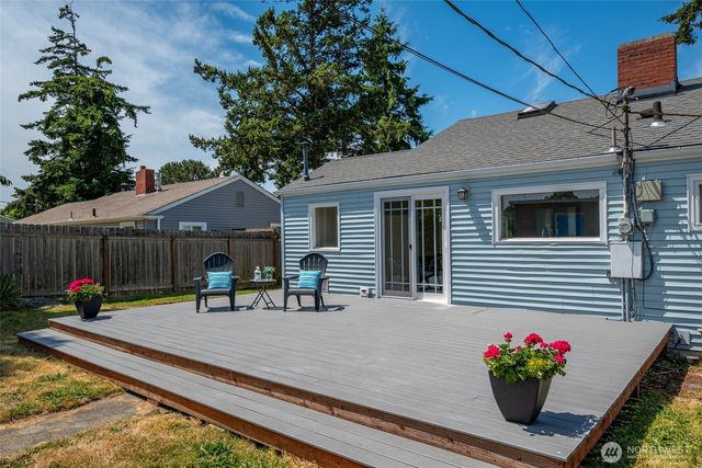 260 SE Glencoe Street, Oak Harbor, WA 98277