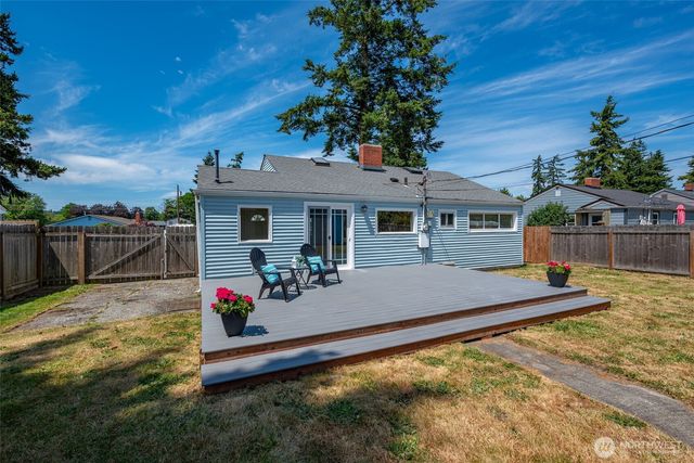 260 SE Glencoe Street, Oak Harbor, WA 98277