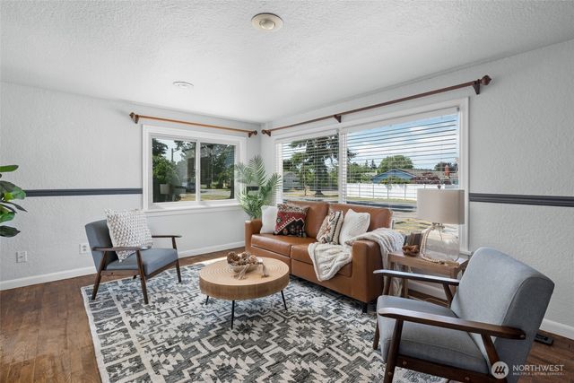260 SE Glencoe Street, Oak Harbor, WA 98277