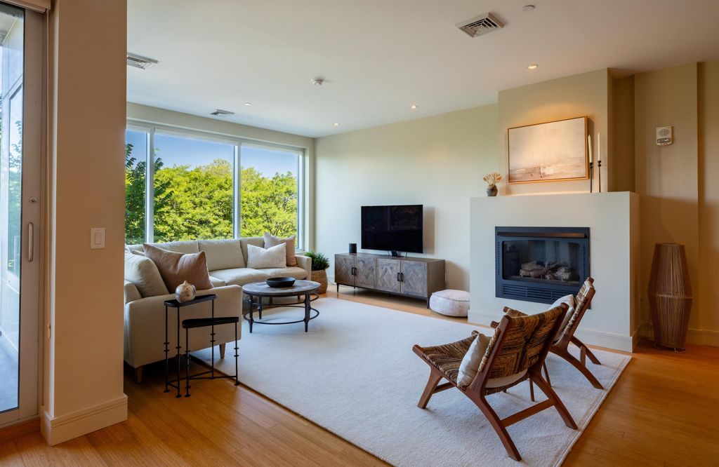 35 Cherry St Unit 302, Burlington, VT 05401