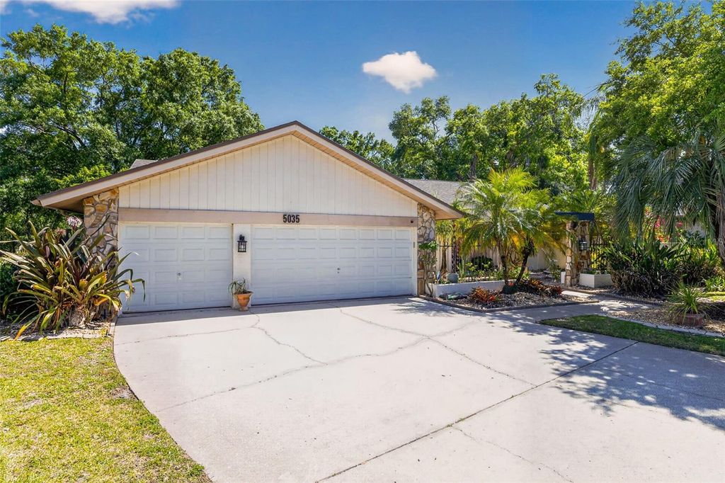 Image 2 of property listing at 5035 BARROWE DRIVE, Tampa, FL 33624